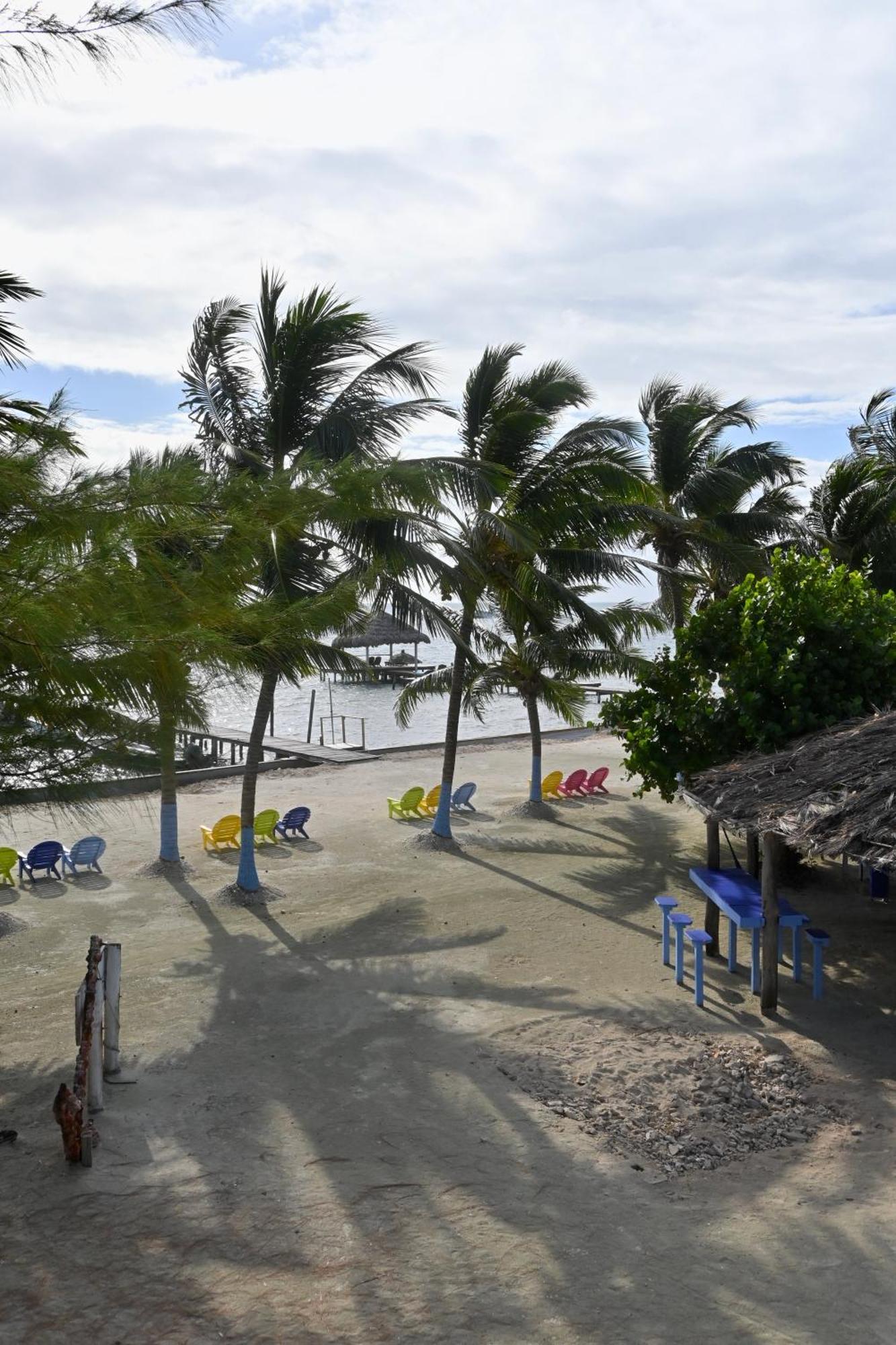 Anchorage Beach Resort Caye Caulker Extérieur photo
