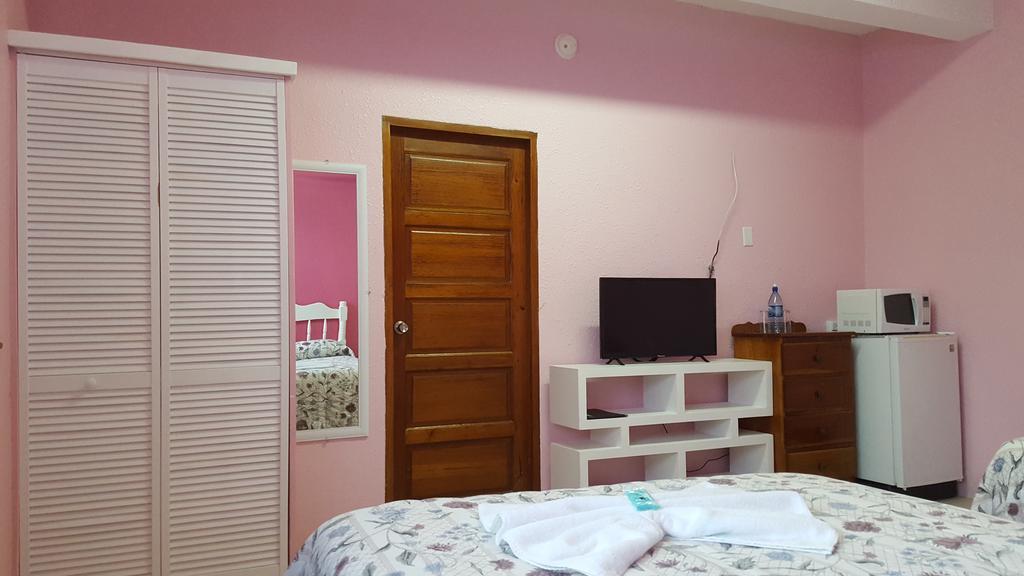 Anchorage Beach Resort Caye Caulker Extérieur photo