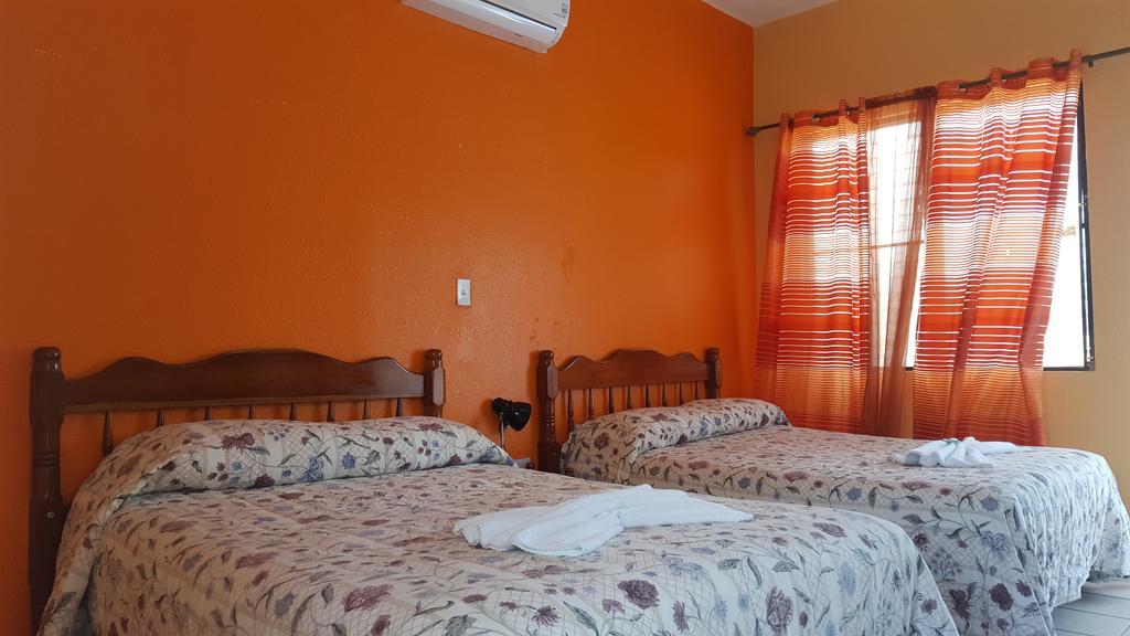Anchorage Beach Resort Caye Caulker Extérieur photo